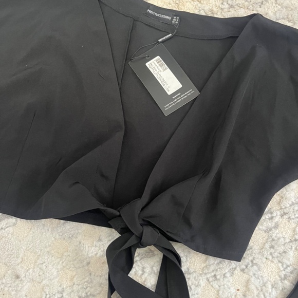 Black Woven Tie Front Crop Shirt  ~ Adorable 🖤⃝🤍 ~ Size 8 ~ PrettyLittleThing - Picture 4 of 4